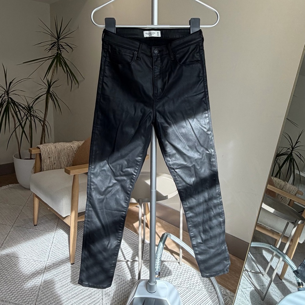 Women’s | Abercrombie Faux Leather Super Skinny High Rise Pants | 28R